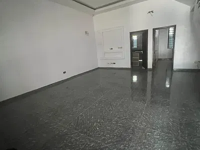 Converted Mini Flat Downstairs with Fully Fitted Kitchen