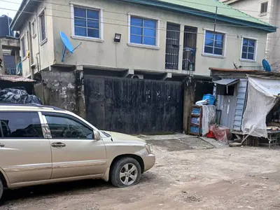 Flats on a Half Plot of Land Can Be Renovated Location: