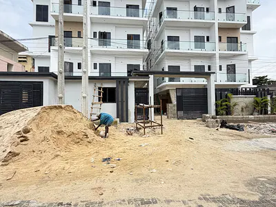Contemporary 2 Bedroom Apartment with Swimming Pool and Elevator