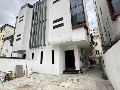 Exquisite Spacious Luxury 4 Bedroom Semi-Detached Duplex