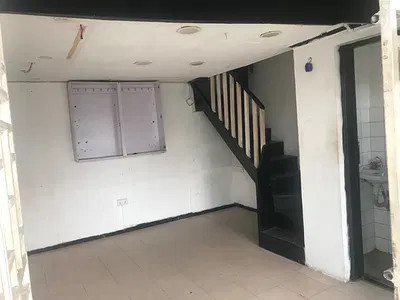 A Lock Up Shop with Upper Floor Base.