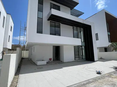 Luxury 6bedroom Fully Detached Duplex.