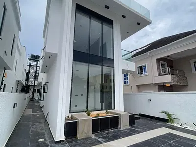 5bedroom Fully Detached Duplex