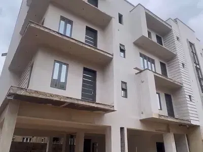 Distress !!!luxury 3 Bedroom Flat with BQ