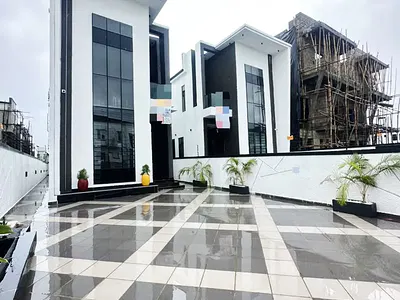 A Stunning 5 Bedroom Fully Detached Duplex with BQ and Swimming Pool