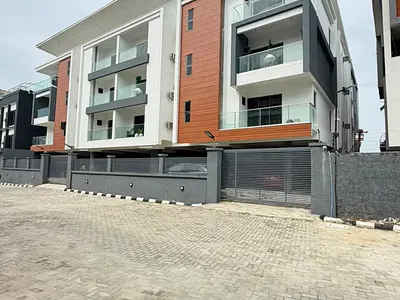 Spacious 3 Bedroom Apartment with Elevator, Gym and Lounge