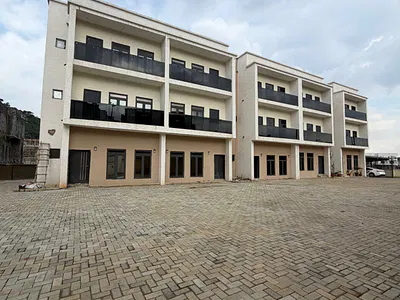 Brand New 4 Bedroom Terraced Duplex & BQ