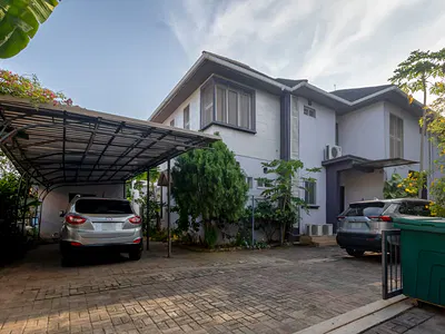 A 5bedroom Fully Detached with a Outhouse