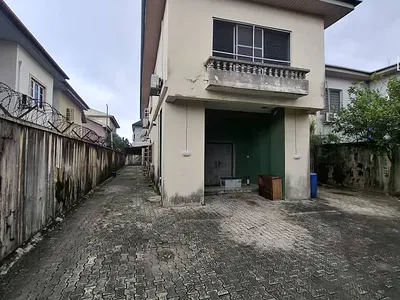 5 Bedroom Semi-Detached House with 2 BQ