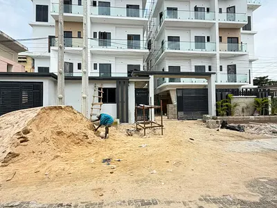 Contemporary 1& 2 Bedroom Apartment with Swimming Pool and Elevator