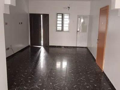 Massive 2bedroom Flat Upstairs Walking Distance