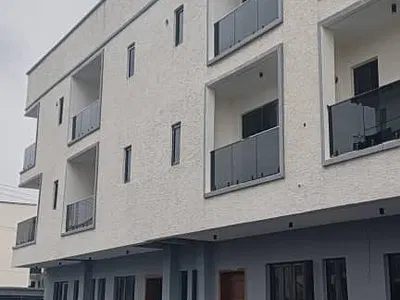 Contemporary 4 Bedroom Terraced Duplex with BQ