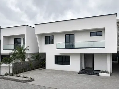 Brand New 4-Bedroom Fully Detached Duplex with Elevator & Ev Charging