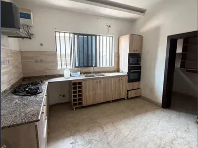 4 Bedrooms Terrace