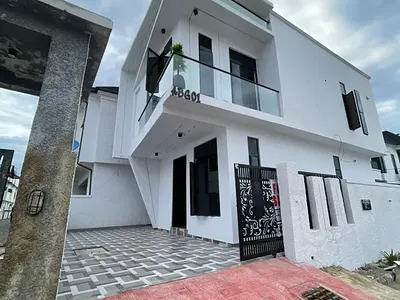 Fully Detached Four Bedroom Duplex