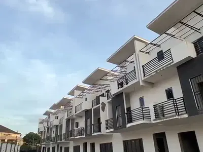 4 Bedrooms Terraced Duplex