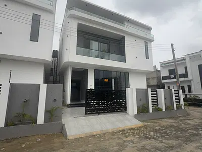 4 Bedroom Detached Duplex for Sale