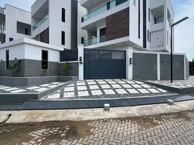 Well Finished 5 Bedroom Detached Duplex with Swimming Pool
