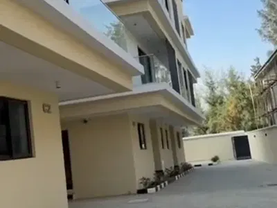 Luxury 5bedroom with BQ Swimming Pool Residential