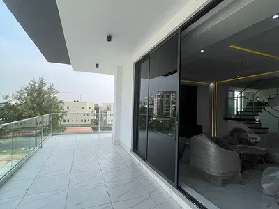 Spacious 4 Bedroom Maisonette with BQ