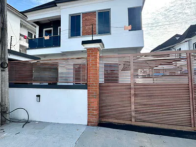A Well Maintained 5 Bedrooms Fully Detached Duplex with BQ