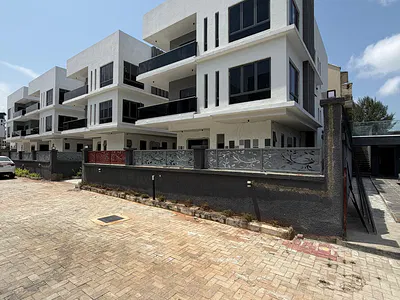 Contemporary 6 Bedroom Detached Duplex