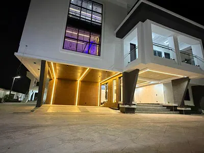Magnificent and Luxury 9bedroom Mansion