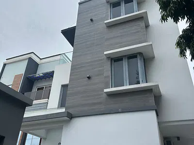Luxury and Spacious 4 Bedroom Duplex with Swimming Pool N a Room BQ