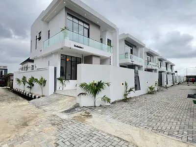 Four Bedroom Fully Detached Duplex with Swimming Pool