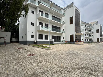 Luxury and Fully Serviced 3bedroom Apartment with BQ