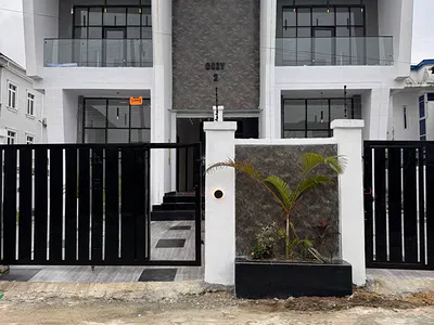 5bedroom Semi Detached Duplex with Swimming Pool