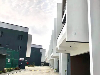 Newly Built Terrace with Gym, Pool, Perfect for Stay