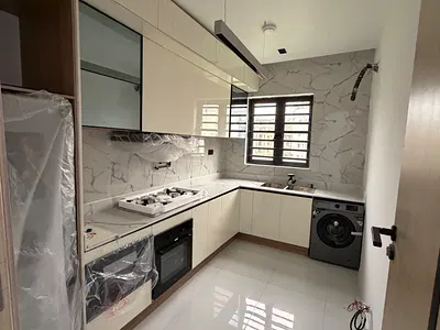 Luxury and Well Detailed 2 Bedroom Flat with Pool, Gym &elevator