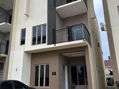Well Finished 5 Bedroom Fully Detached Duplex with a BQ