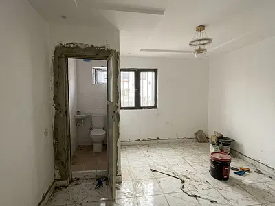 A Newly Renovated and Standard Self Contain in a Cool Environmen