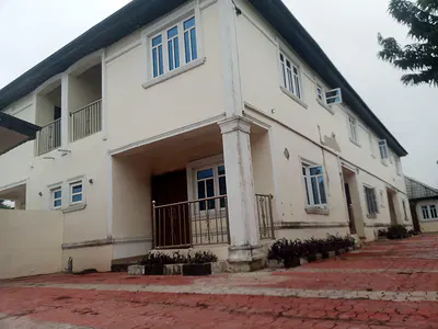 Lovely Well Maintained 2 Bedroom Duplex Just Out