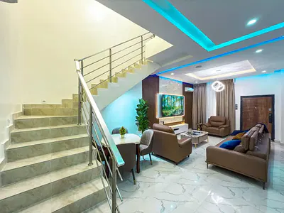 3 Bedroom Apartment with Swimming Pool Gym, Snooker PS5 and Balcony