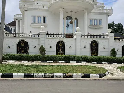 9 Bedroom Mason Fully Detached Duplex Now Available