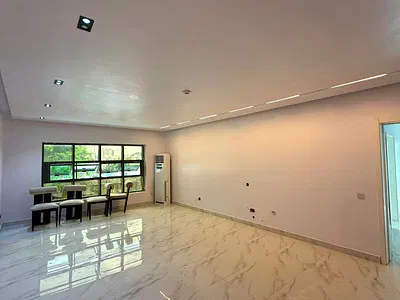 Spacious 2 Bedroom Apartment with Clean Finish