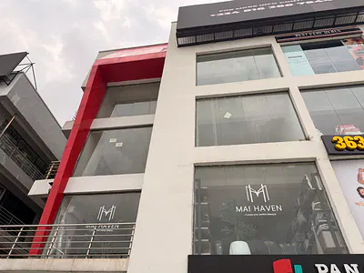 Showroom Shop Space to Let in Lekki Phase1