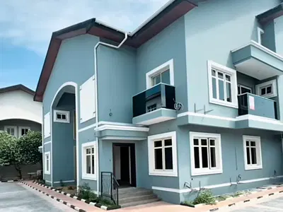 Well Finisged 4 Bedroom En-Suite Semi-Detached Duplex