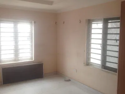 Well Maintained and Spacious 2 Bedroom Apartment