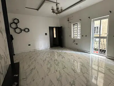 Lovely and Spacious Modern 3 Bedroom Ensuite Apartment