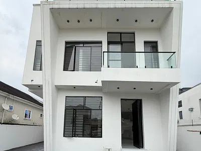 *modern 5 Bedroom Detached Duplex with BQ*
