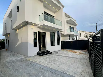 Beautiful 5 Bedroom Fully Detached Duplex