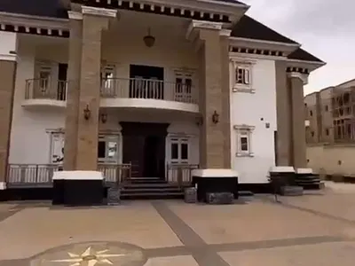 Luxury 7 Bedrooms Mansion with Quest Chalet