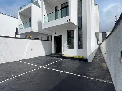 5 Bedrooms Fully Detached Duplex