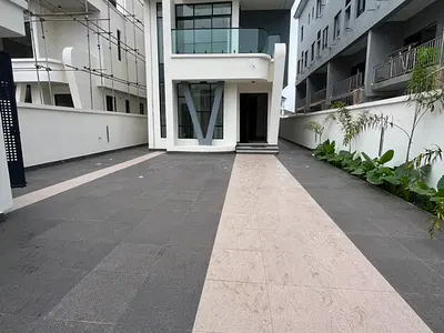 Luxury 5 Bedrooms Detached Duplex