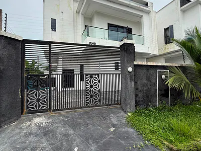 Spacious 5 Bedroom Detached Duplex