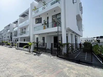 Luxury 5 Bedroom Detached Duplex